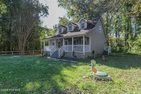 353 Potters Hill Road Richlands NC 28574