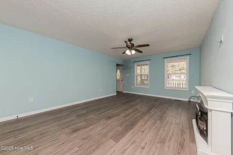 353 Potters Hill Road Richlands NC 28574