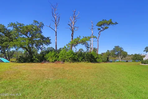 1823 Olde Farm Road Morehead City NC 28557