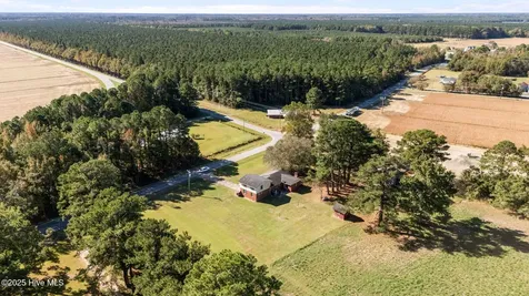 2933 Sound Side Road Columbia NC 27925