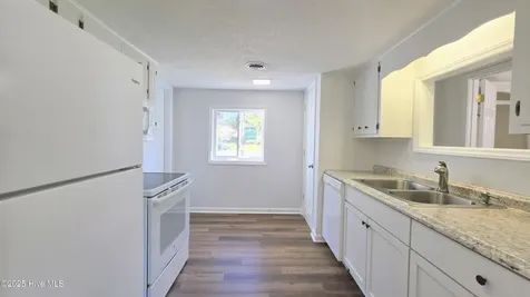 32 Harbour Walk New Bern NC 28562