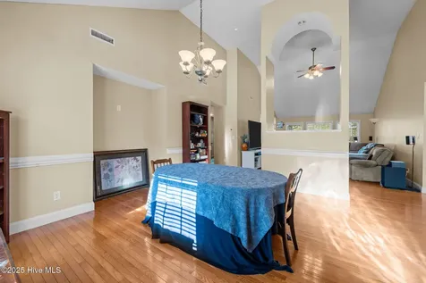 1207 Pelican Drive New Bern NC 28560