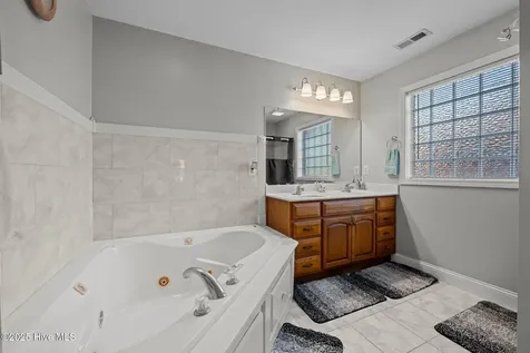 1207 Pelican Drive New Bern NC 28560