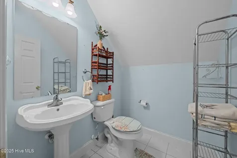 1207 Pelican Drive New Bern NC 28560
