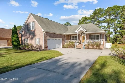 1207 Pelican Drive New Bern NC 28560