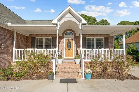 1207 Pelican Drive New Bern NC 28560