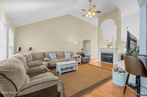 1207 Pelican Drive New Bern NC 28560
