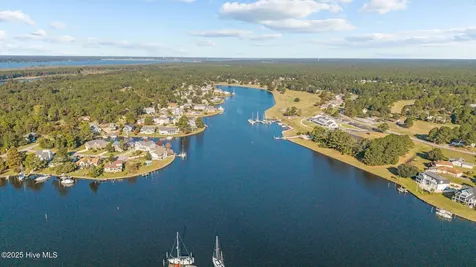 1207 Pelican Drive New Bern NC 28560