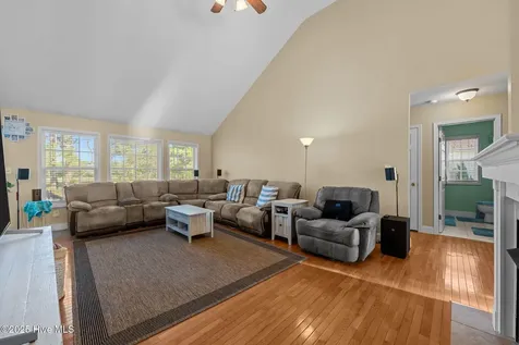 1207 Pelican Drive New Bern NC 28560