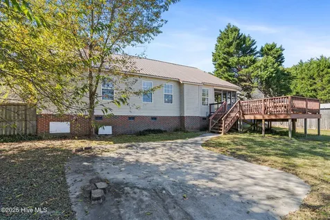 780 Wayside Road Raeford NC 28376