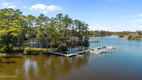 42 Lori Lane Oriental NC 28571