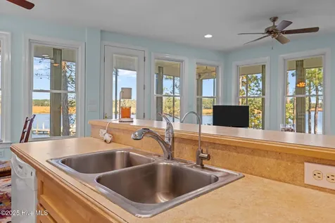 42 Lori Lane Oriental NC 28571