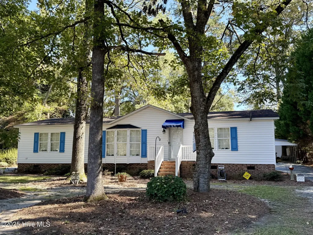 902 Aberdeen Road Laurinburg NC 28352