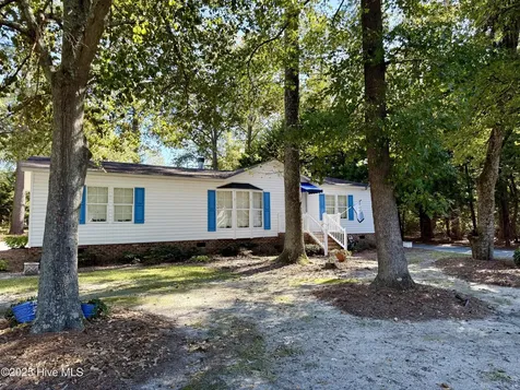 902 Aberdeen Road Laurinburg NC 28352