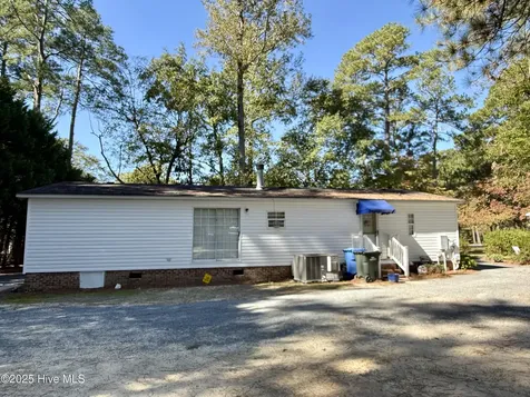 902 Aberdeen Road Laurinburg NC 28352