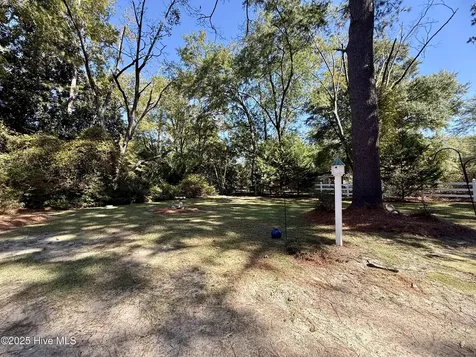 902 Aberdeen Road Laurinburg NC 28352