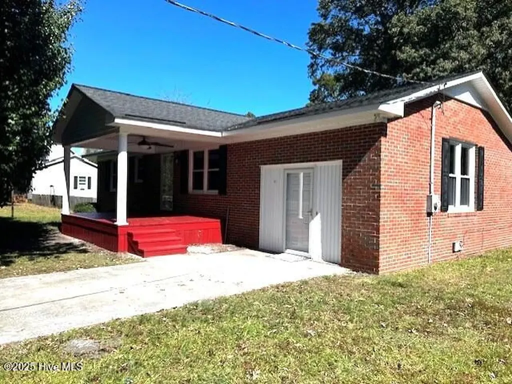 1817 Cobb Road Kinston NC 28501