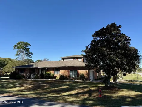 1020 Dixie Trail Williamston NC 27892