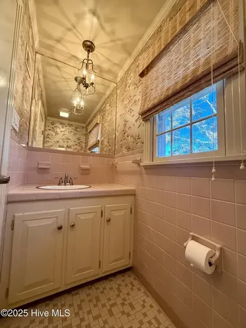 1020 Dixie Trail Williamston NC 27892