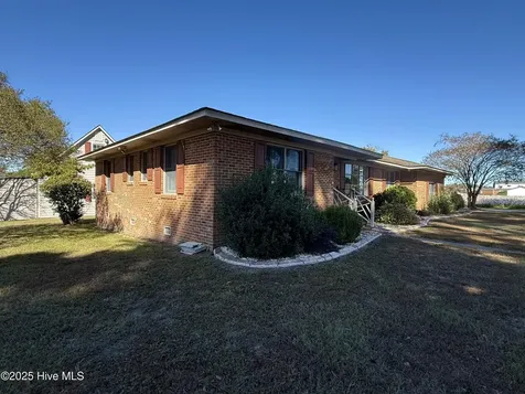 1020 Dixie Trail Williamston NC 27892
