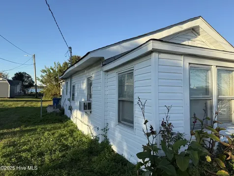 1008 Avery Street Morehead City NC 28557