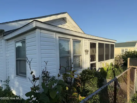 1008 Avery Street Morehead City NC 28557
