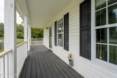 404 Silva Cove Richlands NC 28574