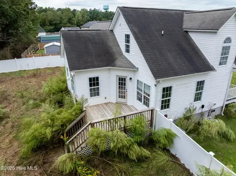 404 Silva Cove Richlands NC 28574