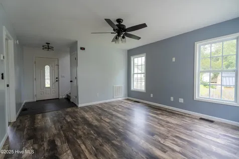 404 Silva Cove Richlands NC 28574