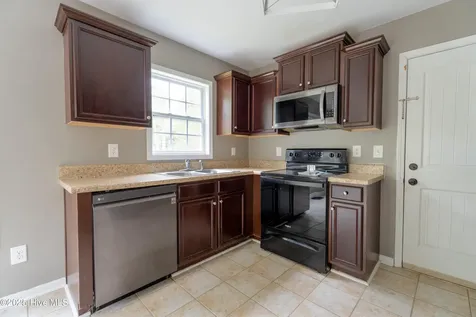 404 Silva Cove Richlands NC 28574