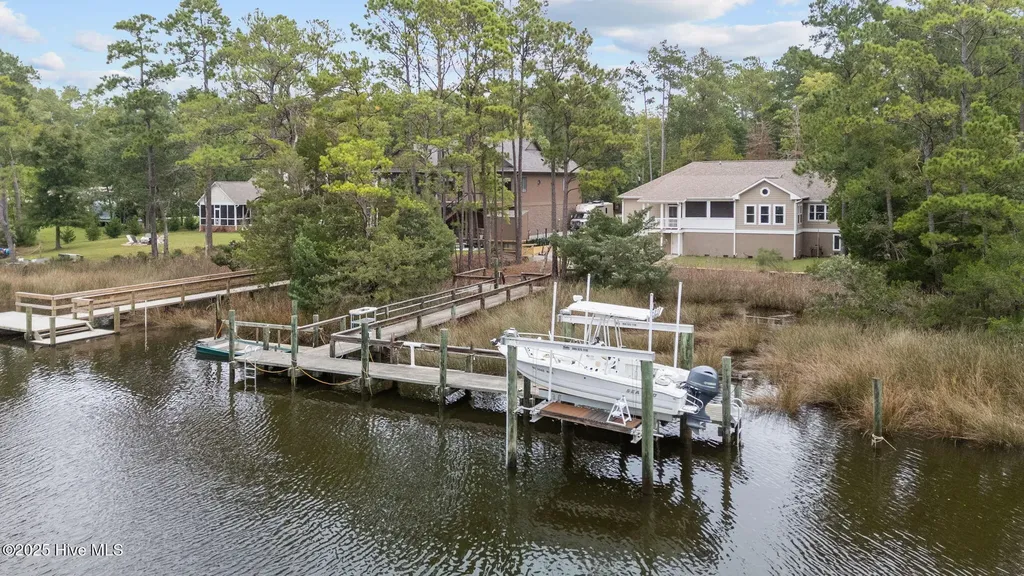 402 Whittaker Point Road Oriental NC 28571