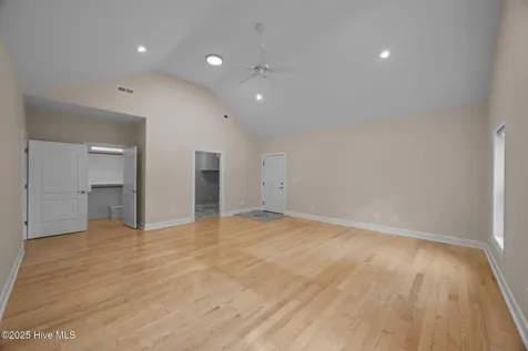 402 Whittaker Point Road Oriental NC 28571