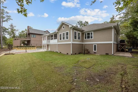 402 Whittaker Point Road Oriental NC 28571