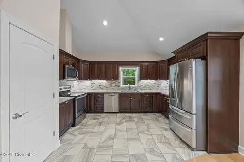 402 Whittaker Point Road Oriental NC 28571