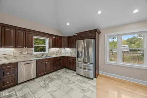 402 Whittaker Point Road Oriental NC 28571