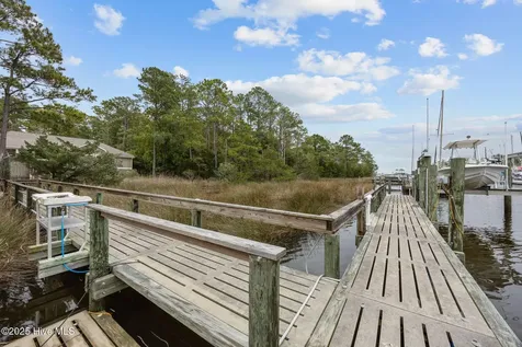 402 Whittaker Point Road Oriental NC 28571