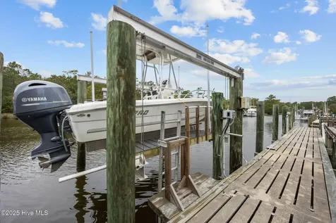 402 Whittaker Point Road Oriental NC 28571