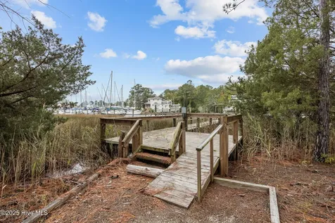 402 Whittaker Point Road Oriental NC 28571