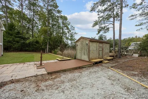 402 Whittaker Point Road Oriental NC 28571