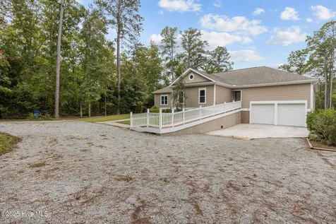 402 Whittaker Point Road Oriental NC 28571