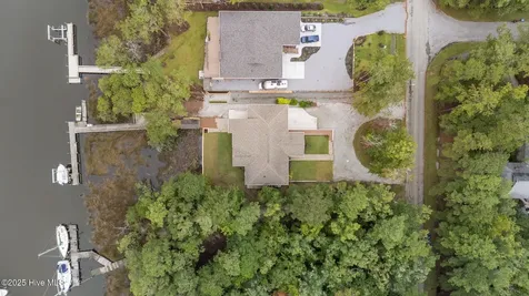 402 Whittaker Point Road Oriental NC 28571