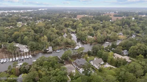 402 Whittaker Point Road Oriental NC 28571