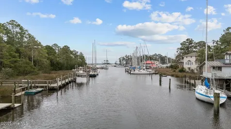 402 Whittaker Point Road Oriental NC 28571