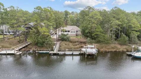 402 Whittaker Point Road Oriental NC 28571