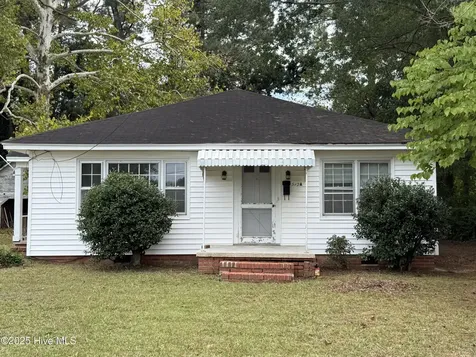 512 Nicholson Street Clinton NC 28328
