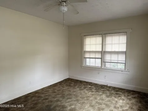 512 Nicholson Street Clinton NC 28328