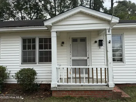 512 Nicholson Street Clinton NC 28328