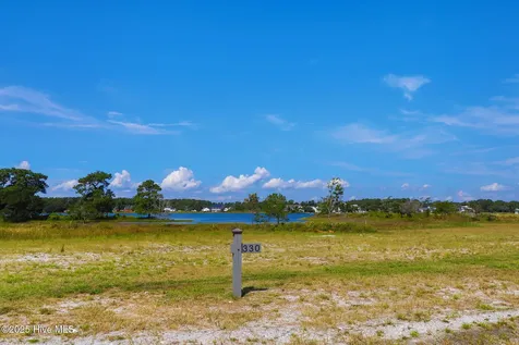 529 Freedom Park Road Beaufort NC 28516