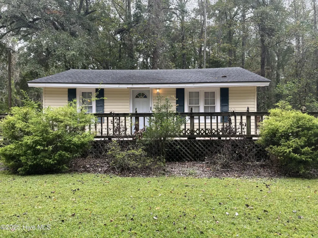11 Cedar Lane Blounts Creek NC 27814