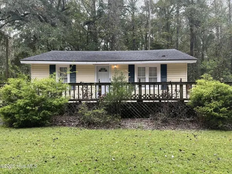 11 Cedar Lane Blounts Creek NC 27814